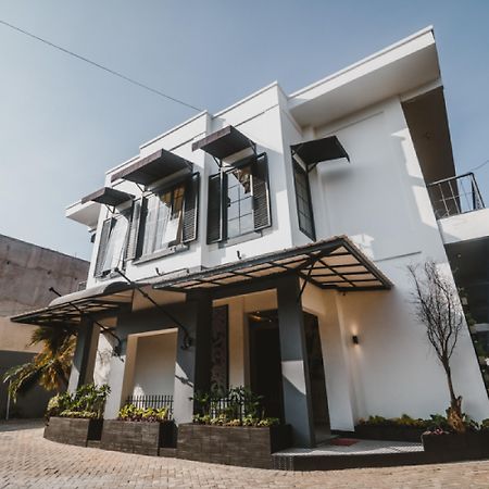 Reddoorz Plus Near Mall Slipi Jaya Jakarta Ngoại thất bức ảnh