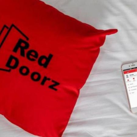 Reddoorz Plus Near Mall Slipi Jaya Jakarta Ngoại thất bức ảnh