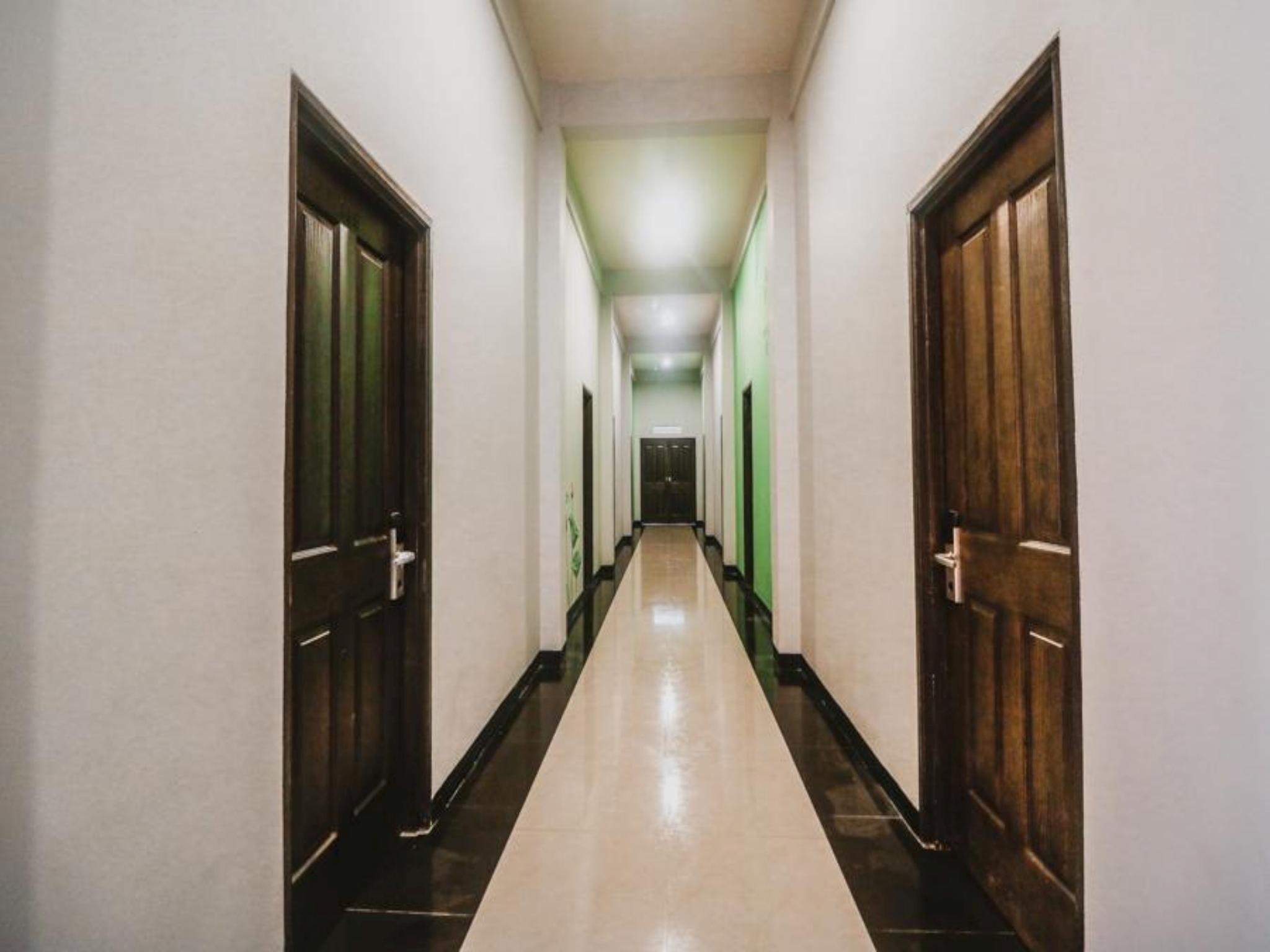 Reddoorz Plus Near Mall Slipi Jaya Jakarta Ngoại thất bức ảnh